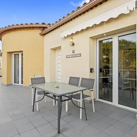 Apartment Fuer 4 Personen Ca 45 Qm In Empuriabrava, Costa Brava Golf De Roses *